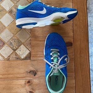Nike Training Zoom Fit runners size 6🥰